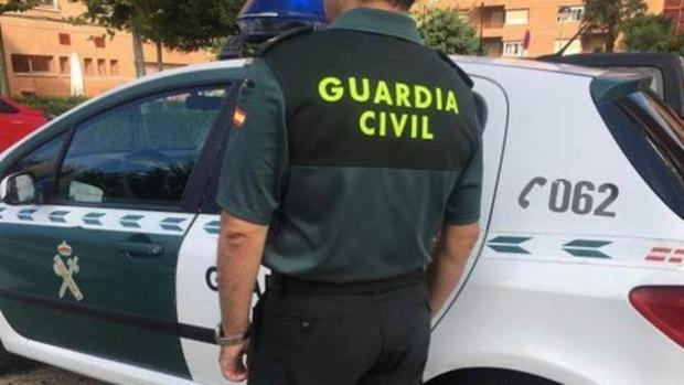 Un agente de la Guardia Civil de servicio en una foto de archivo