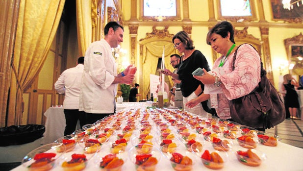 «Showcooking» del último Califato Gourmet en el Círculo de la Amistad