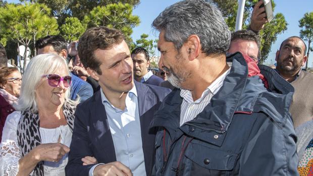 Pablo Casado y Juan José Cortés en un acto en Huelva