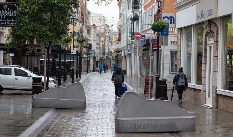 Residentes gibraltareños en el centro de la ciudad