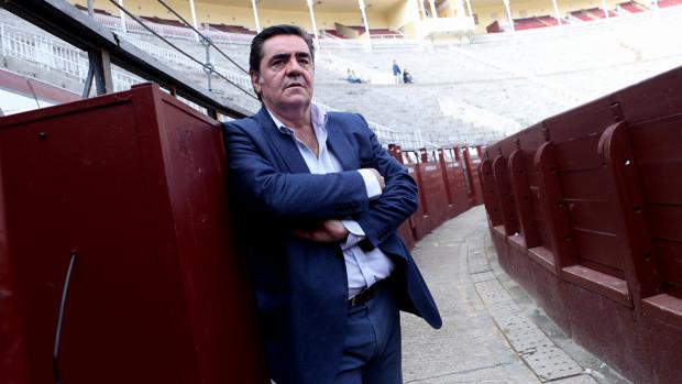 Manuel Martínez Erice, en el callejón de Las Ventas