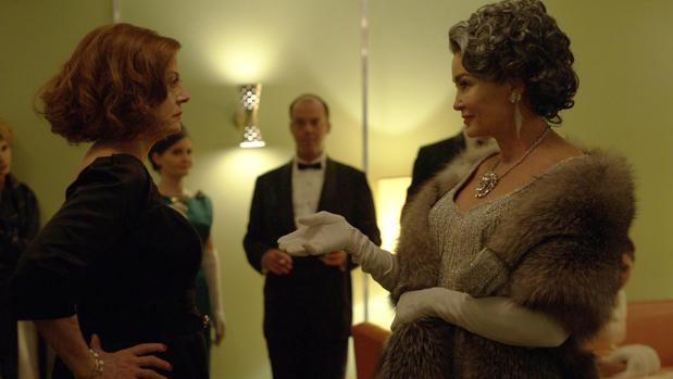 Susan Sarandon (izquierda) y Jessica Lange suman los mismos Oscar que sus personajes, Bette Davis y Joan Crawford