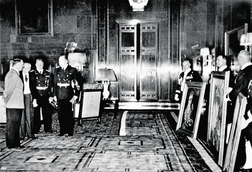 Acto de entrega de los tres cuadros de Zuloaga a Hitler el 4 de julio de 1939 en la Nueva Cancillería de Berlín