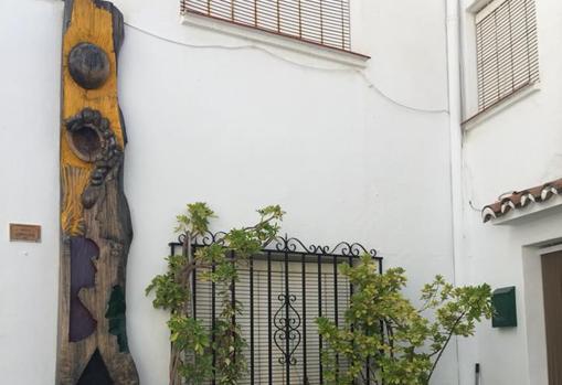 Imagen de una de las obras que decoran las fachadas de Genalguacil