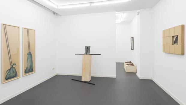 Detalle del montaje de «En estos 25 años» en García Galería
