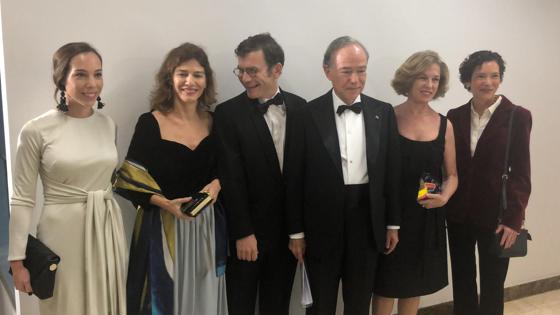 El premiado con el Mariano de Cavia, Gregorio Marañón Bertán de Lis, junto a su familia