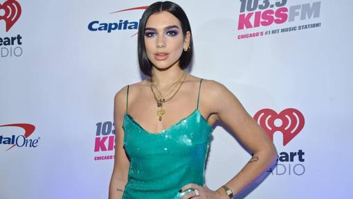 Posado de la cantante Dua Lipa durante un evento organizado por 103.5 KISS FM