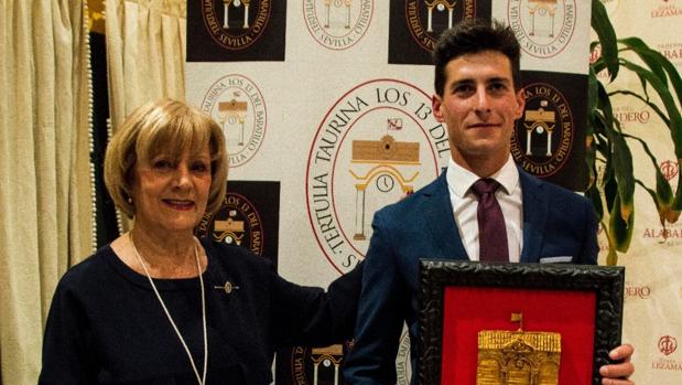 Martina Blatiere junto al novillero García Navarrete