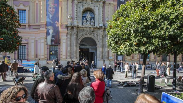 Colas para entrar al Museo de Bellas Artes de Sevilla