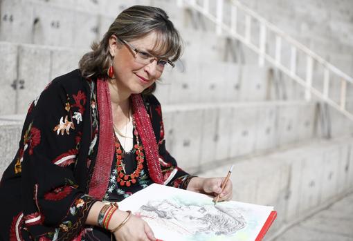 La pintora Paloma Velarde, con un retrato de Morante de la Puebla, en el tendido 4