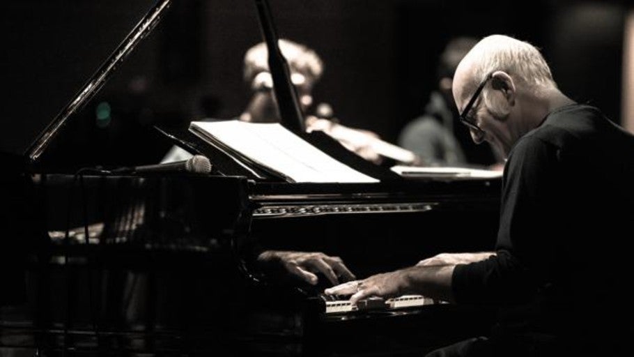 Sevilla: El pianista y compositor Ludovico Einaudi ofreció un melodioso concierto ante un ...