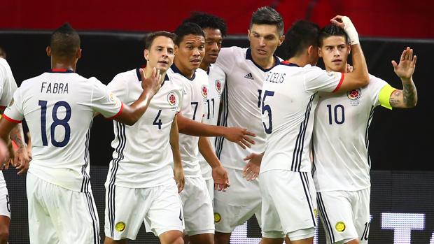 Los colomnbianos celebran el gol
