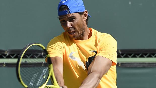 Rafa Nadal, durante un entrenamiento en Indian Wells