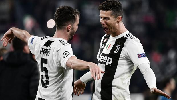 Pjanic felicita a Cristiano Ronaldo