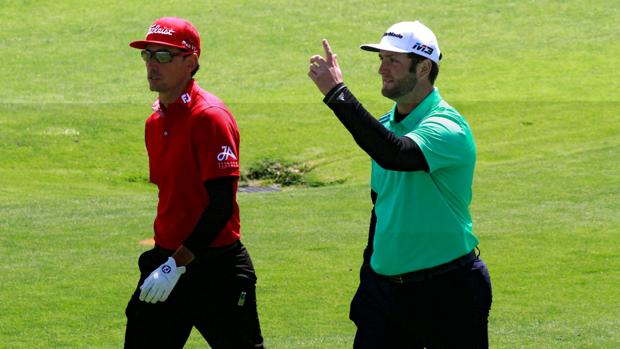 Rafa Cabrera acompañado por Jon Rahm