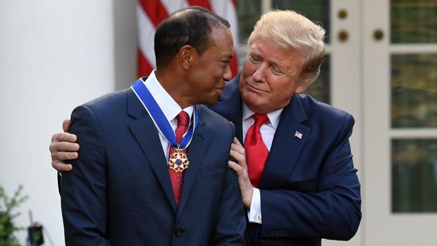 Tiger Woods y Dondal Trump, presidente de los EE.UU.
