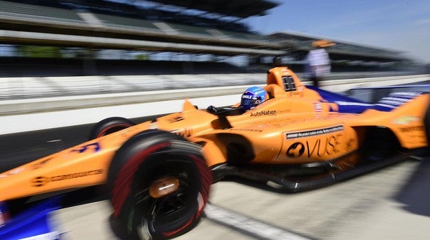 Fernando Alonso durante los entrenamientos libres de Indianápolis