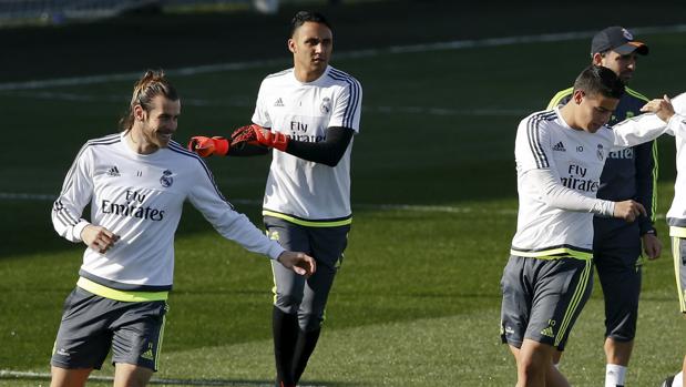 Bale, Navas y James, durante un entrenamiento de la temporada 2015-2016