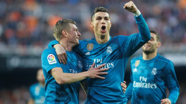 Kroos y Ronaldo, durante un partido de la temporada 2017-2018