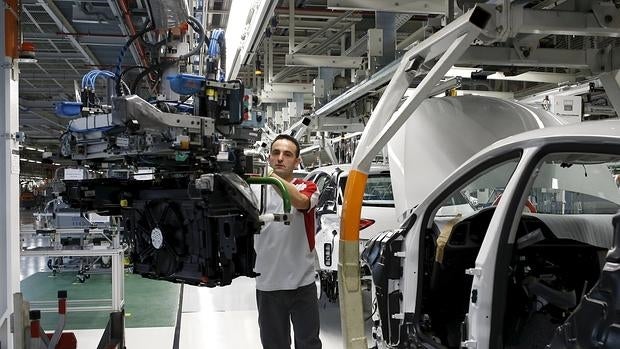 Trabajador en la fábrica de Martorell en Barcelona