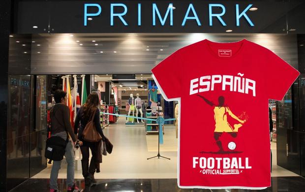 Una tienda Primark y una camiseta de España vendida por la marca