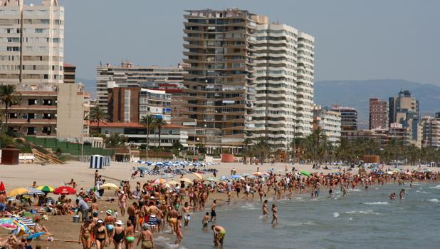 Playa de San Juan, en Alicante, una de las provincias prefereidas por el consumidor español para comprar vivienda vacacional