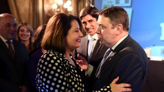 La consejera Carmen Crespo con el ministro de Agricultura, Luis Planas