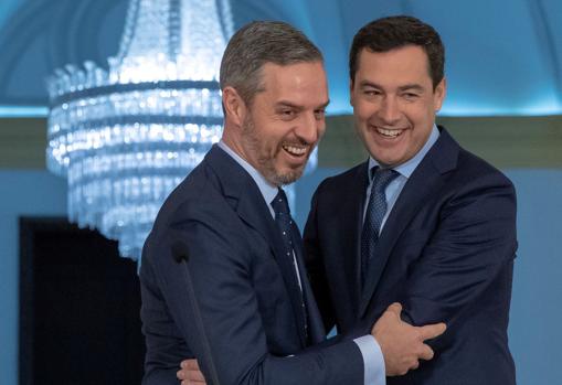 Juan Bravo, consejero de Hacienda de la Junta de Andalucía, con el presidente de la Junta, Juan Manuel Moreno Bonilla
