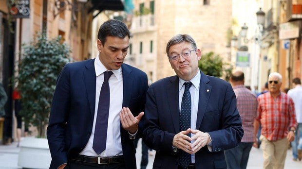 El presidente del Gobierno, Pedro Sánchez, junto al de la Comunidad Valenciana, Ximo Puig