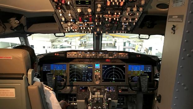 Cabina de un Boeing 737 MAX