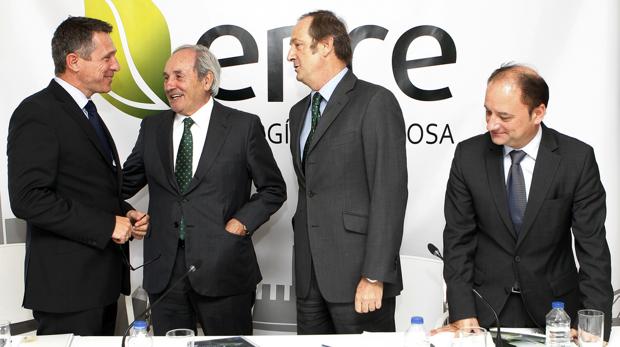 Arregui, segundo por la izquierda, y Colmenares, a su lado, segundo por la derecha