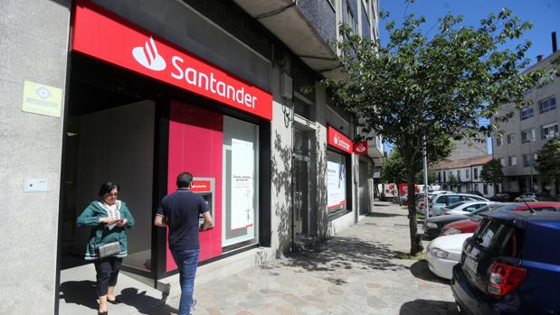 Desde la firma este lunes se abre el plazo para las adscripciones voluntarias que se estructura en tres colectivos diferentes: red comercial, servicios centrales y recursos humanos