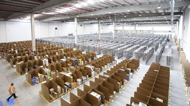 Almacen de Amazon con pedidos listos para su reparto