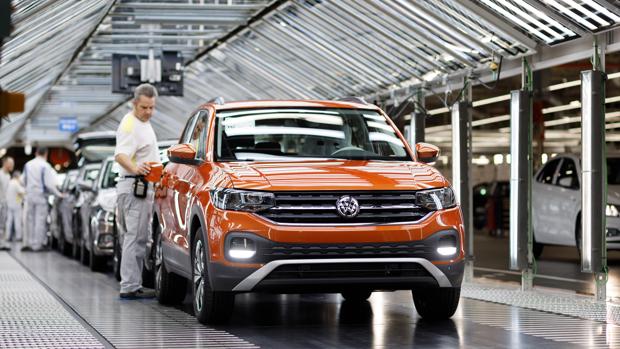 Línea de montaje de la factoría de Volkswagen Navarra en Landaben
