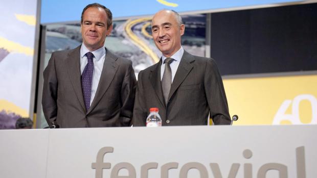Rafael del Pino, presidente de Ferrovial (d), junto a Íñigo Meirás, CEO (i)