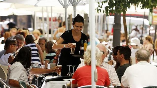 El salario mínimo de los trabajadores es actualmente de 900 euros al mes