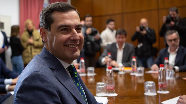 El presidente del PP andaluz, Juanma Moreno, durante una de las reuniones mantenidas con Ciudadanos