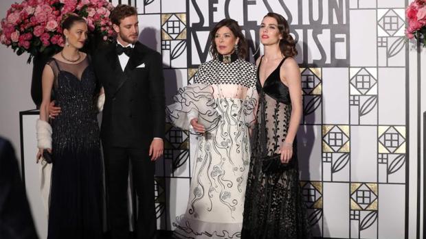 Beatrice Borromeo, Pierre Casiraghi, Carolina de Mónaco y Carlota Casiraghi