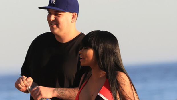 Rob Kardashian y Blac Chyna disfrutando de un día en la playa