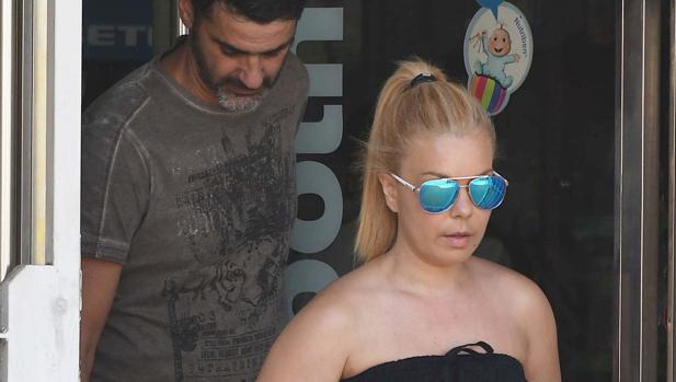 María José Campanario, junto a su marido