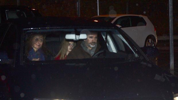 Don Felipe y Doña Letizia, con la Príncesa de Asturias, a su llegada a Pozuelo