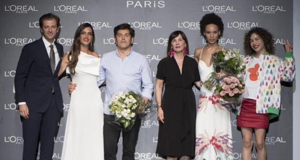 De izquierda a derecha Gregory Recoing, director general de L'Oreal París;, Sara Carbonero, Jorge Vázquez, Charo Izquierdo, Afrodita Dorado y Comisa