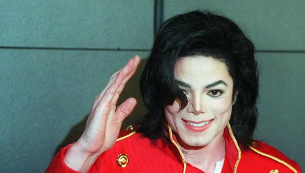 Michael Jackson durante una rueda de prensa en el año 1996
