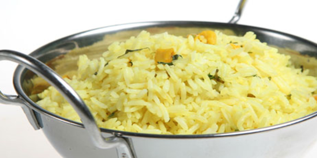 Haz este fácil arroz basmati con curry y pimienta en solo cuatro pasos