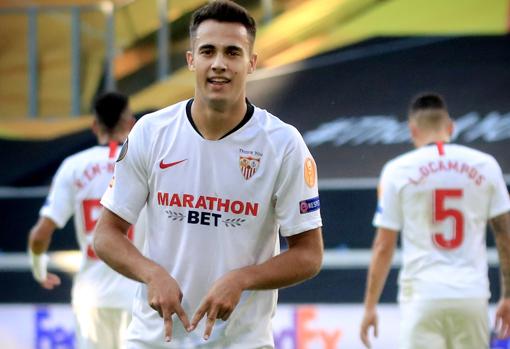 L'arrière gauche Max Clark, dans l'orbite de Séville
- Championnat d'Europe de Football 2020 Reguilón célèbre son but contre la Roma