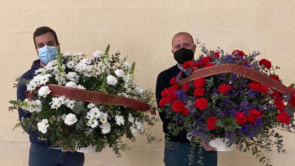 El Sevilla no falta a su ofrenda a Pino Montano en otro año sin procesiones