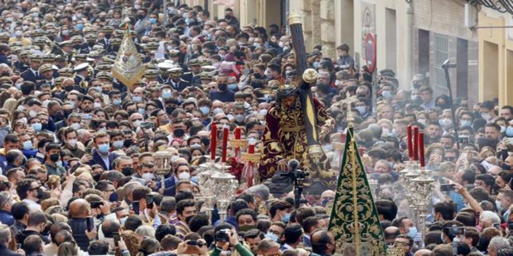 On video, the transfer of the Christ of the Three Falls of Triana