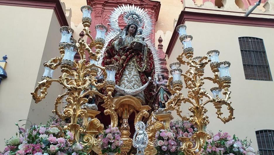 La agenda cofrade de los besamanos y procesiones para el día del Pilar