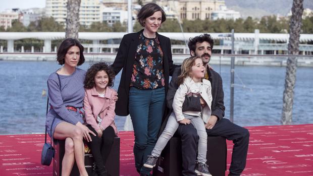 El equipo de Verano 1993 con Carla Simón, su directora, en el centro