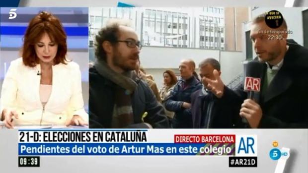 Ana Rosa en el momento en que cortó a un votante al que estaba entrevistando su reportero